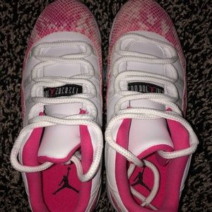 Jordan 11’a Low pink snakeskin (w) (2019)